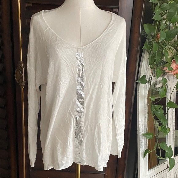 Venti6 Sweaters - VENTI 6 Summer Spring Light Sweater White Top with Silver Accent Fits Medium